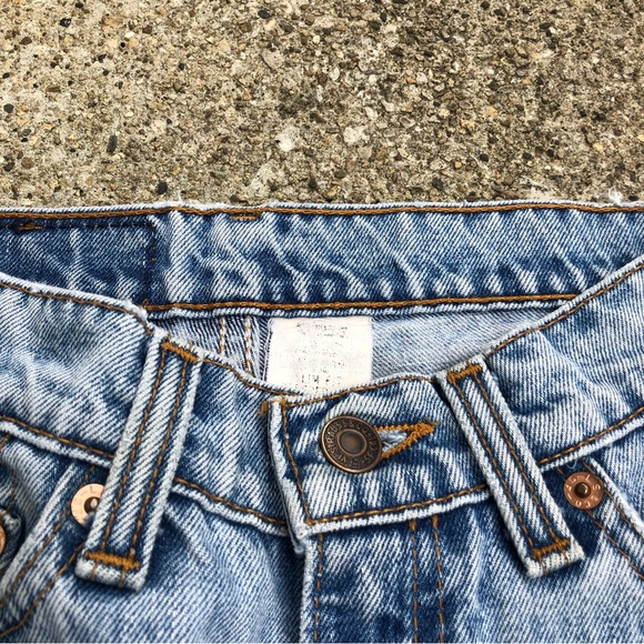 1990s Levi’s 512 light wash denim pants - Picture 4 of 5
